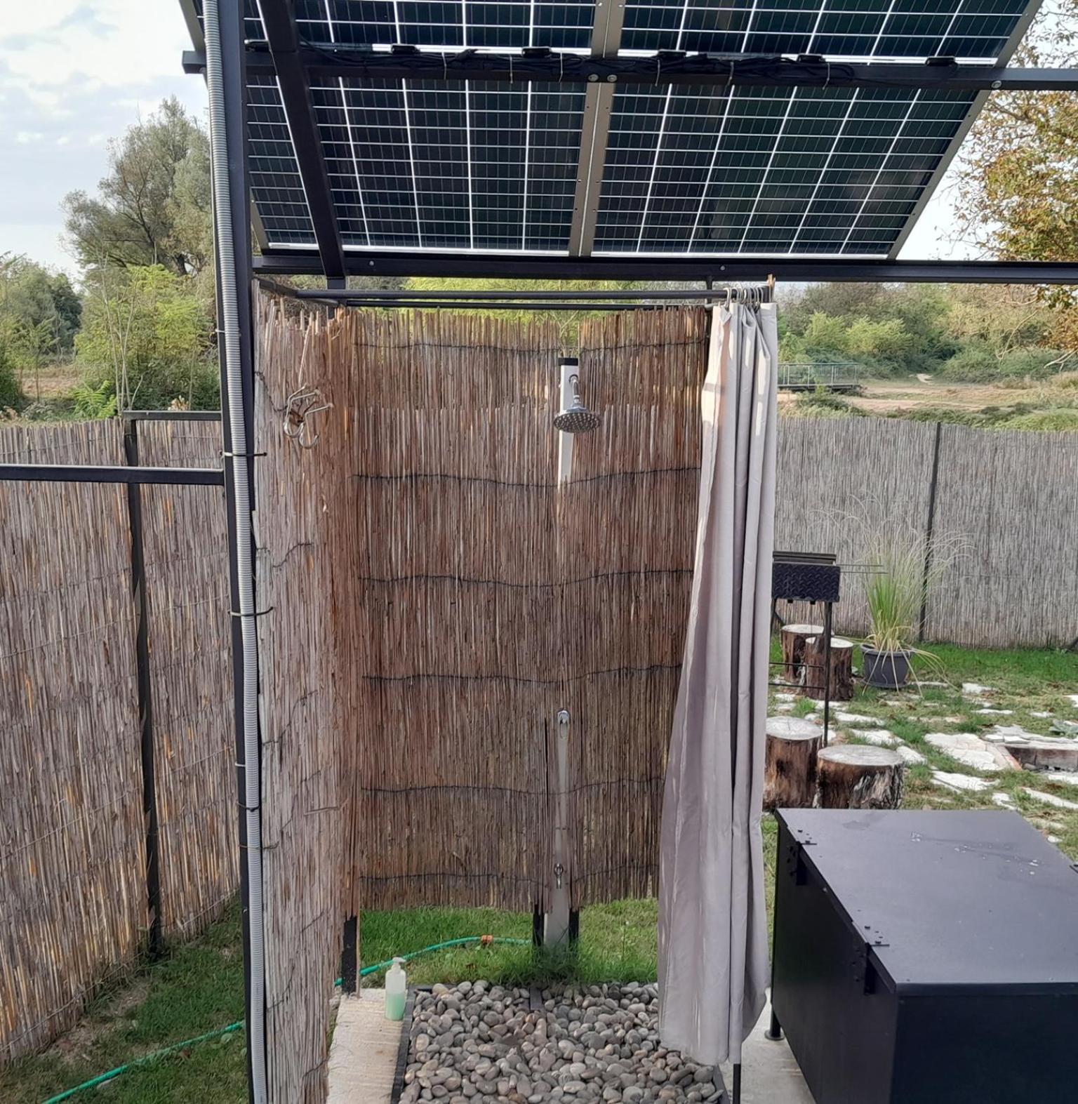 ליובוסקי Glamping House Two Rivers מראה חיצוני תמונה