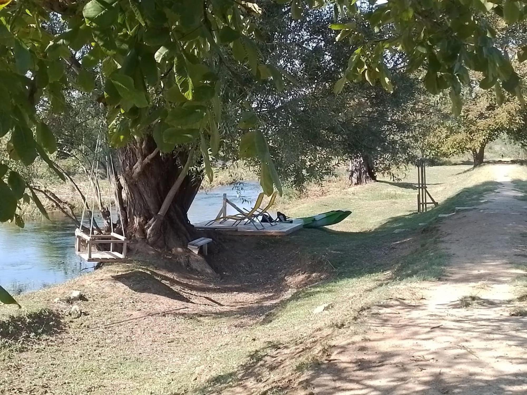 ליובוסקי Glamping House Two Rivers מראה חיצוני תמונה