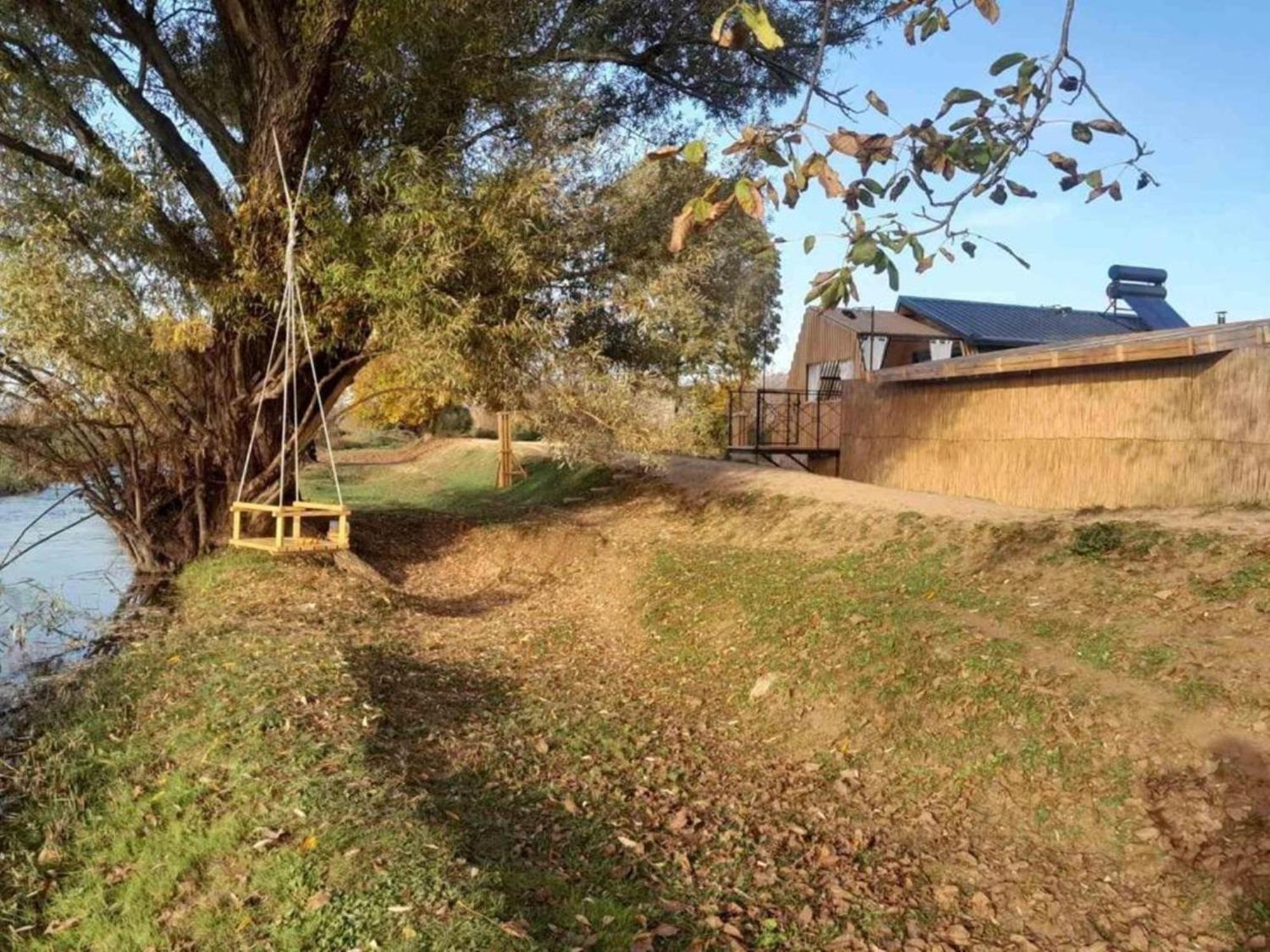 ליובוסקי Glamping House Two Rivers מראה חיצוני תמונה
