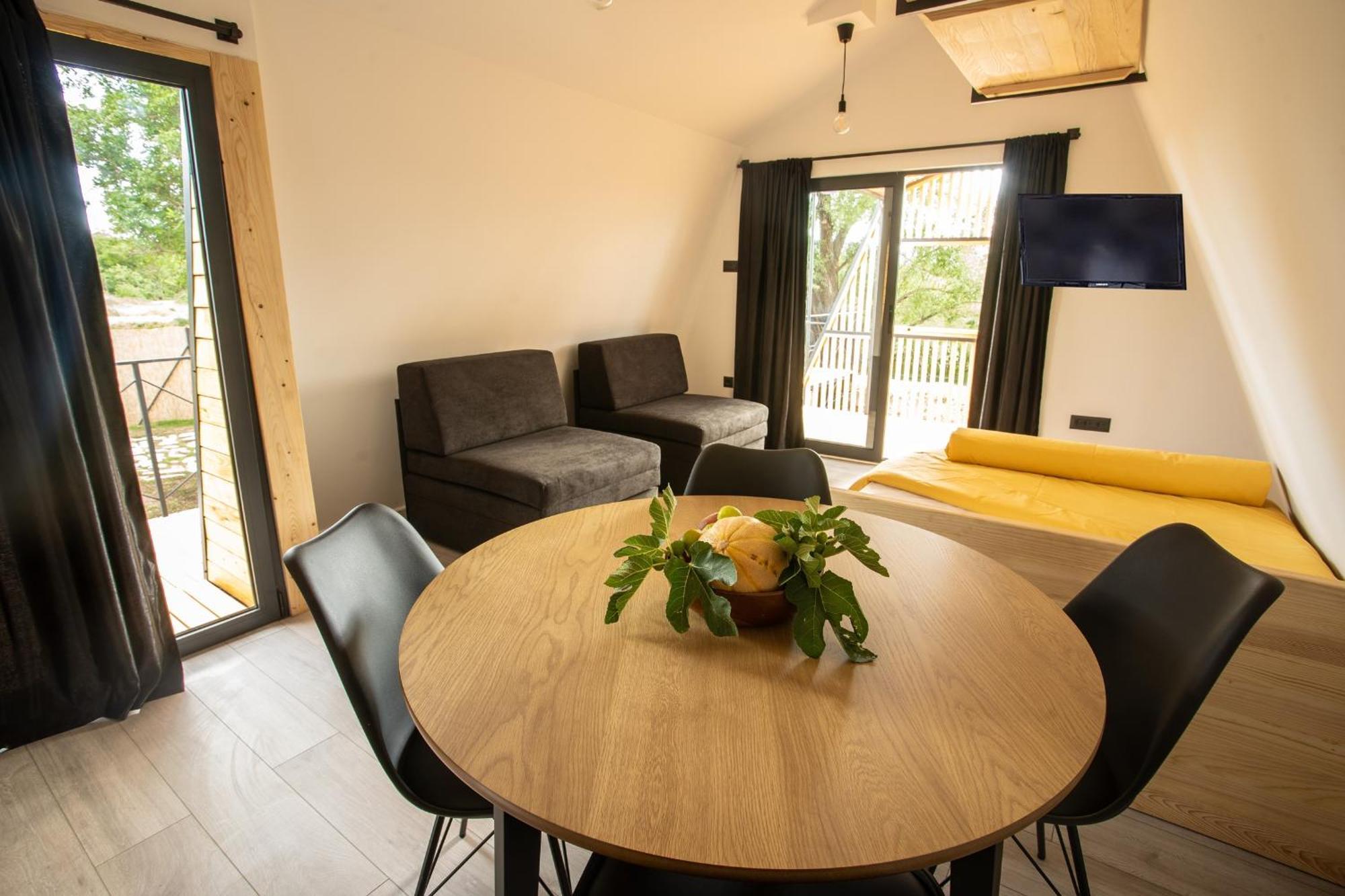ליובוסקי Glamping House Two Rivers מראה חיצוני תמונה