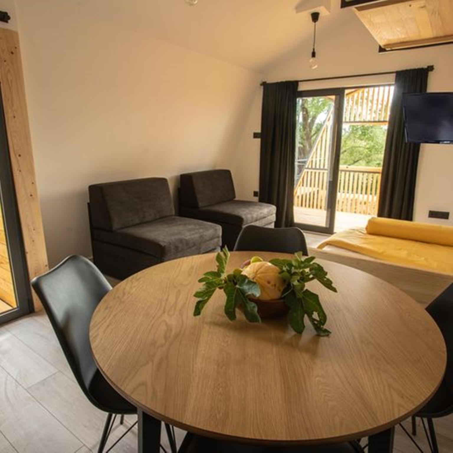 ליובוסקי Glamping House Two Rivers מראה חיצוני תמונה