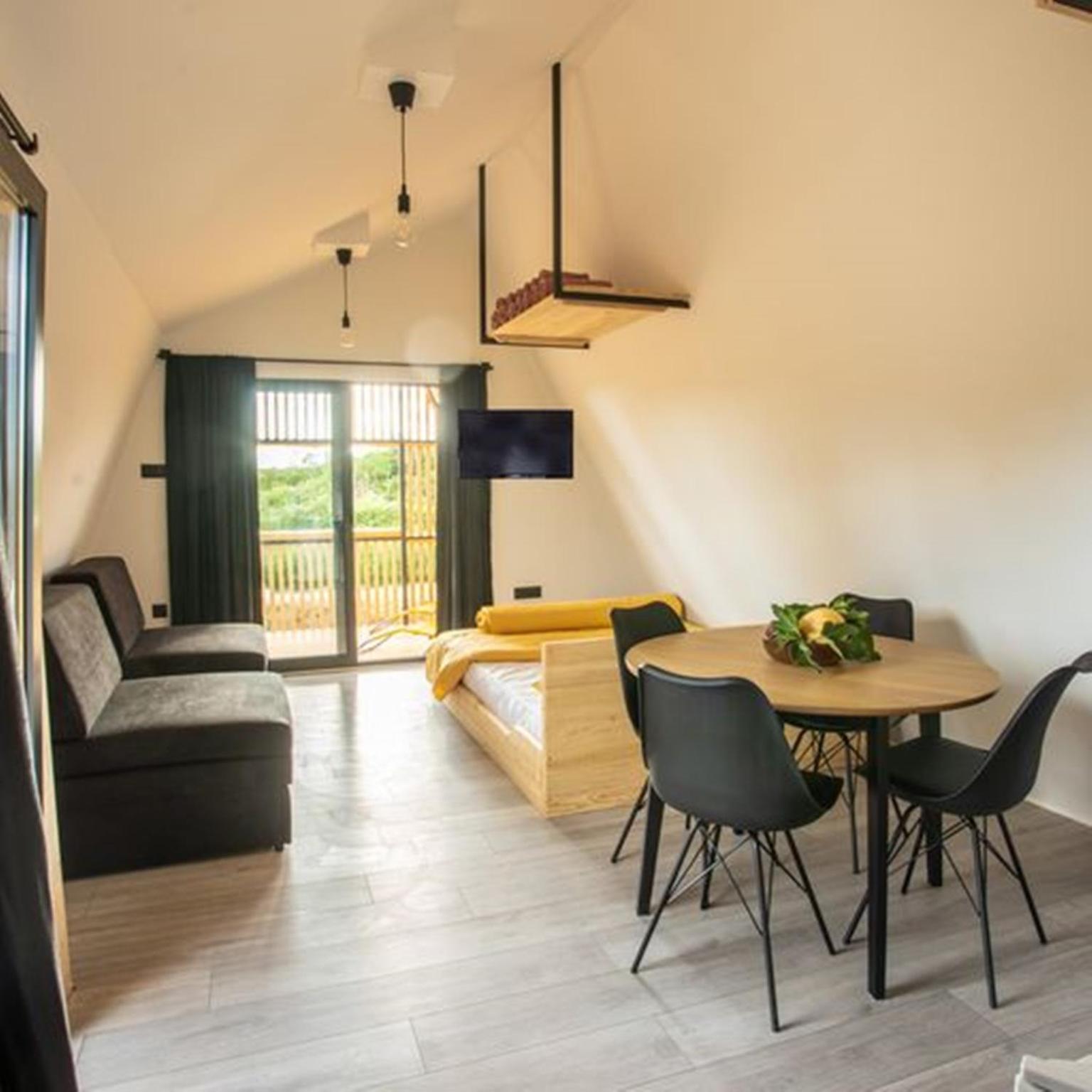 ליובוסקי Glamping House Two Rivers מראה חיצוני תמונה